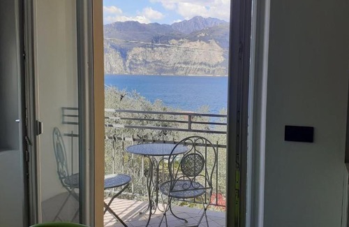 Campagnola Apartment | Pet-Friendly Appartamento Leccino with 9.8/10 Guest Rating