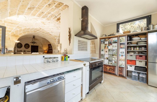 Cutrofiano Apartment | Sea-View Retreat: Appartamento Suprema Down Awaits You