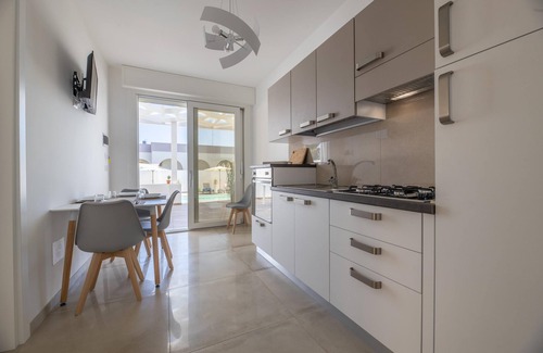 Torre Suda Apartment | Exceptional Appartamento Malika Bianco with Pool & Ocean View