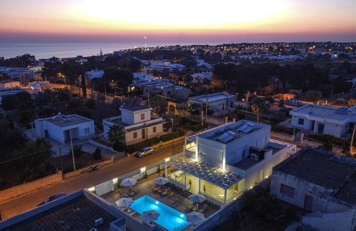 Torre Suda Apartment | Exceptional Appartamento Malika Bianco with Pool & Ocean View