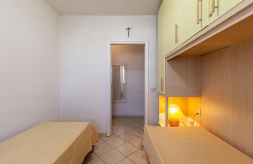 Cinquale Apartment | Scenic Appartamento Mare with Ocean View & Child-Friendly Amenities