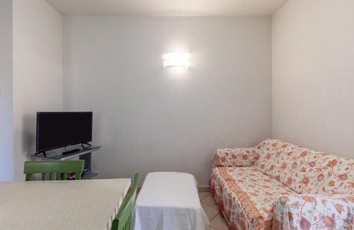 Cinquale Apartment | Scenic Appartamento Mare with Ocean View & Child-Friendly Amenities