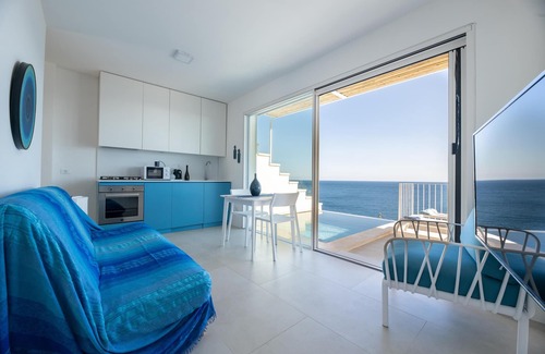 Castro Marina Apartment | Relax at Appartamento Marinaia Up with Ocean Views & Pool