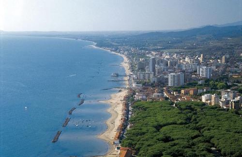 Follonica Apartment | Oceanfront Appartamento Miramare - Guest Rated 8.9/10