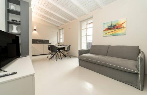 Como City Centre Apartment | Modern Apartment 2 Minutes From Como Cathedral - Pet Friendly