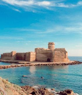 Le Castella Apartment | Modern Oceanfront Apartment with 9/10 Guest Rating