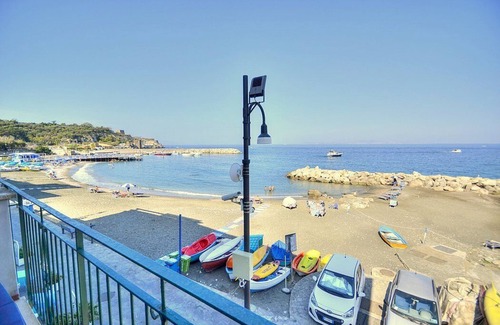 Marina di Puolo House | Beachfront Appartamento Naia A with Free WI-FI & Breakfast