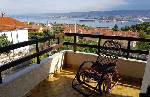 Muggia Apartment | Comfortable Stay at Appartamento Nerio - Avander House