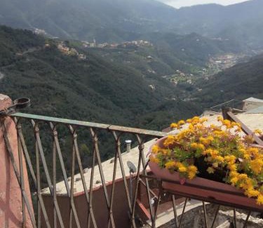Lavaggiorosso Apartment | Pet-Friendly Appartamento Oleandro: Family-Ready Retreat