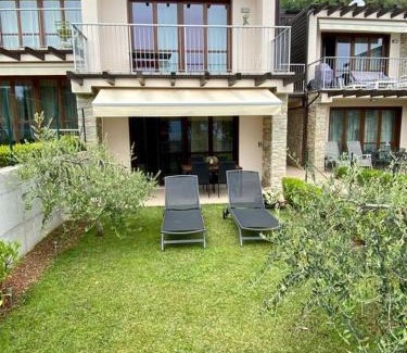 Pulciano Apartment | Seaside Retreat: Appartamento Oliva with Pool & High Ratings