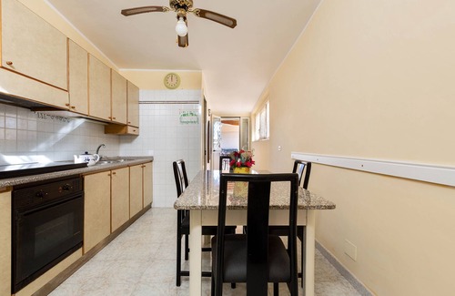 La Strea Apartment | Cozy 1881 Appartamento Oltremare with Family-Friendly Amenities