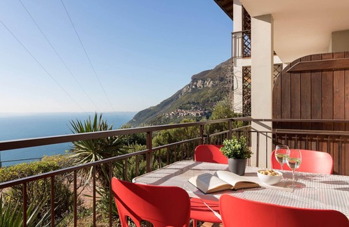 Oldesio Apartment | Scenic Appartamento Panorama with Lake View Balcony