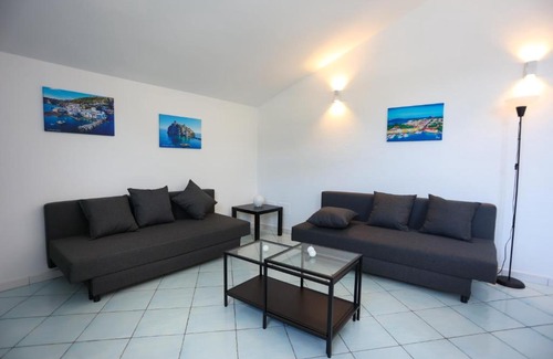 Ischia Porto Apartment | Elegant Oceanfront Retreat: Appartamento La Rosa dei Venti