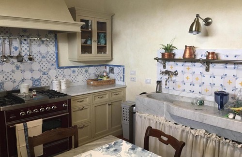 San Pietro in Bossolo Apartment | Cozy Casa di Carla: Guest Rated 9/10 with Kitchen Amenities