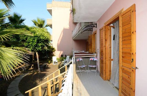 Sant'Anna House | Pet-Friendly Appartamento Pomelia with Kitchen Amenities