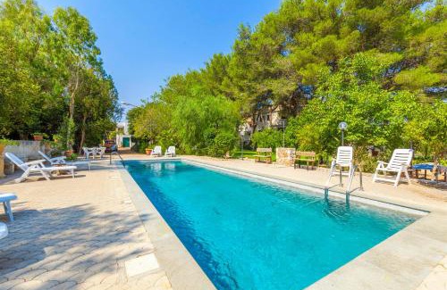 Spongano Apartment | Idyllic Apartment with Pool in Spongano - Rated 9/10