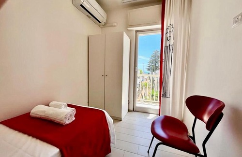 Punta Secca Apartment | Oceanfront Appartamento Puntasecca Steps from the Beach