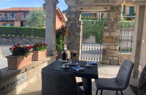 Dongo Apartment | Oceanfront Appartamento Renzo with Breakfast in Dongo