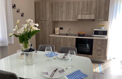 Dongo Apartment | Oceanfront Appartamento Renzo with Breakfast in Dongo