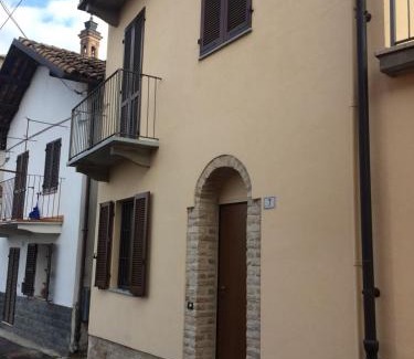 Neive Apartment | Inviting Appartamento Riva: Pet-Friendly with High Ratings