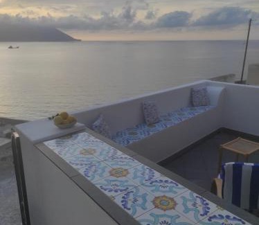 Acquacalda House | Oceanfront Appartamento Rocche Rosse - Rated 9.6/10