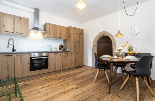 Egna Apartment | Ocean View Retreat at Appartamento Saeculum