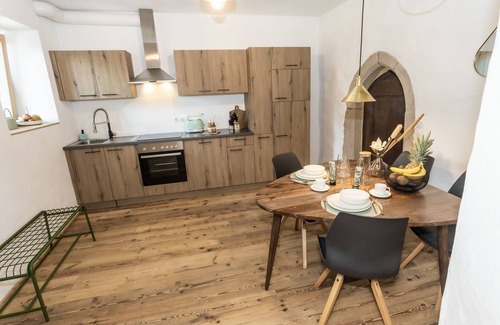 Egna Apartment | Ocean View Retreat at Appartamento Saeculum