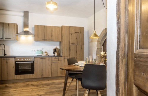 Egna Apartment | Ocean View Retreat at Appartamento Saeculum