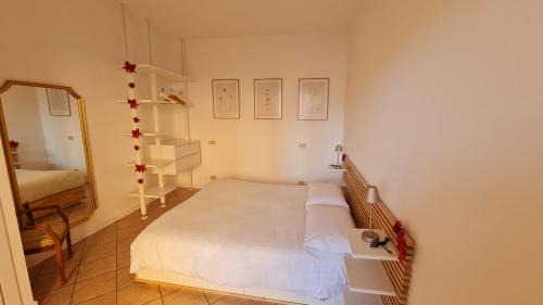 Lovere Old Town Apartment | Family-Friendly Appartamento San Giorgio with 9.2/10 Rating