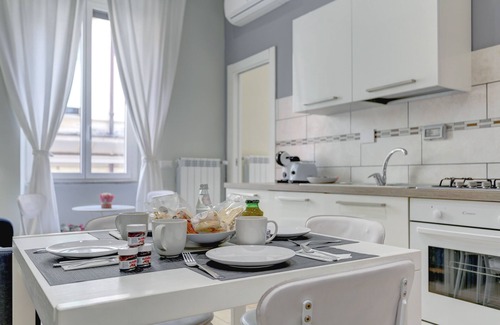 Celio Apartment | Cozy Appartamento Santi Quattro Near the Colosseum