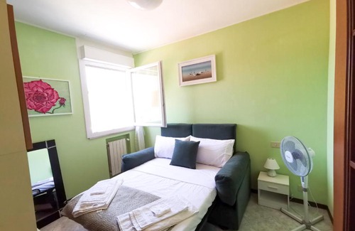 La Spezia Apartment | Beautiful Appartamento Skyway La Spezia - 4-Star Retreat