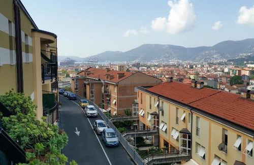 La Spezia Apartment | Beautiful Appartamento Skyway La Spezia - 4-Star Retreat