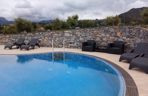 Riva Trigoso Apartment | Cozy Appartamento Taggiasca with Oceanfront Pool Views