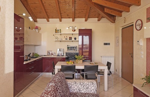 Lugana Apartment | Discover Appartamento Tammaro: Family-Friendly & Pool Access