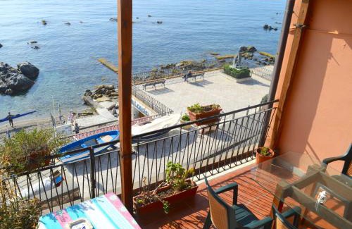 Giardini Naxos Apartment | Beachfront Escape at Appartamento Teocle - Rated 9.5/10