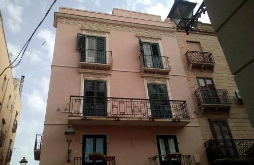 Trapani City Centre Apartment | Oceanfront Apartment Between Sea and History, Rated 9.3/10