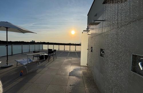 Lignano Sabbiadoro Apartment | Oceanfront Appartamento Viola in Lignano Sabbiadoro
