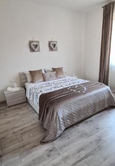 Borgo Roma Apartment | Family-Friendly Apartment Steps from Adigeo and Fiera