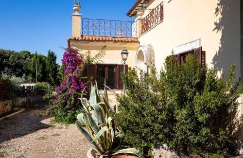 Grottaferrata Apartment | Oceanfront Appartamento Villa Matone with Pool & Family Fun