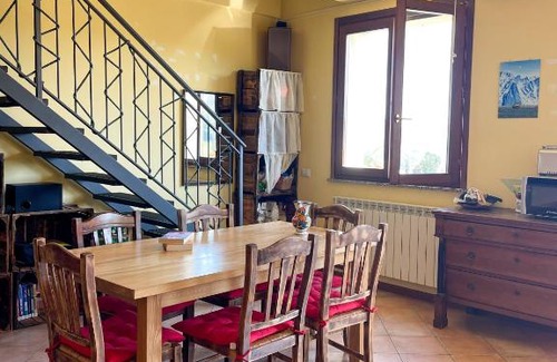 Toano Apartment | Hill View Apartment with Hot Tub & Breakfast Included