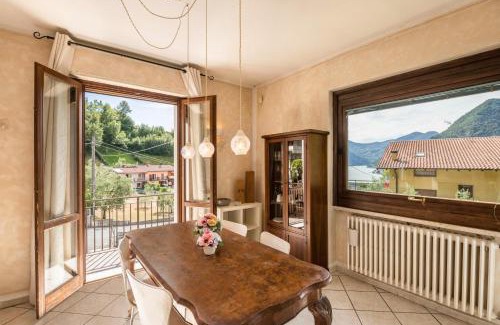 Sulzano Apartment | Scenic Lakeview Apartment with Pool & Hot Tub Amenities