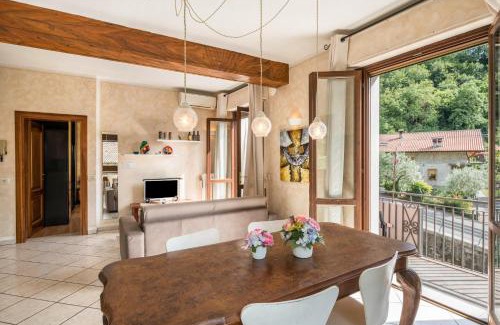 Sulzano Apartment | Scenic Lakeview Apartment with Pool & Hot Tub Amenities