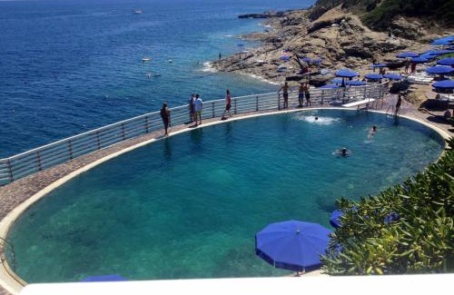 Capo D'arco Apartment | Oceanfront Appartamento Vista Mare with Pool & Restaurant