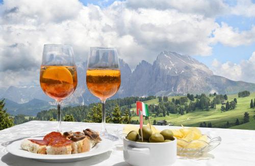 Castelrotto Apartment | Oceanfront Appartaments Alpi with Pet-Friendly Amenities