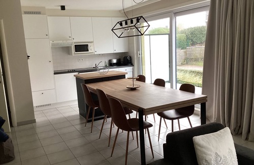 Sint-Idesbald Apartment | Bright 3-Bedroom Apartment with Sunny Terrace Near Beach