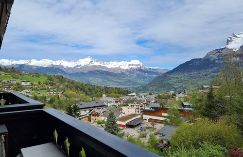 Saint-Gervais-les-Bains Apartment | Superb Mountain Balcony Apartment with Pool & Pet Friendly