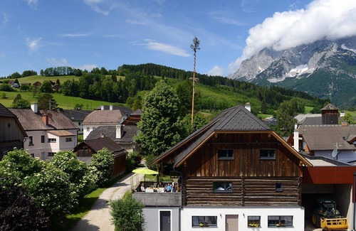 Falkenburg Apartment | Appartement "ennstalflair" - Urlaub im Stall