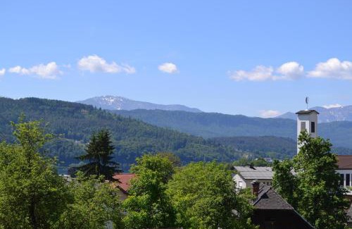 Krumpendorf am Woerther See Apartment | Ocean View Appartements Bürger with Private Beach Access