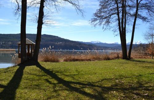 Krumpendorf am Woerther See Apartment | Ocean View Appartements Bürger with Private Beach Access