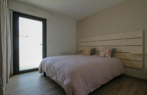Saint-Gilles-Croix-de-Vie Apartment | Oceanfront Retreat at La Goelette - Guest Rated 9/10